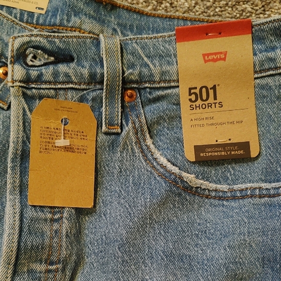 Levi's Women's Light Blue Frayed Denim Shorts - Picture 2 of 7